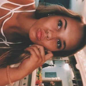 Meet your Posher, Abigail